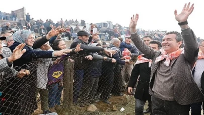 Bergama Folklorik Deve Gösterisi Festivali Yoğun Katılımla Düzenlendi