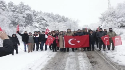 Bilecik’te karlı havada şehitler için yürüdüler