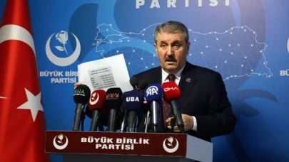 Destici: Ne ay yıldızlı bayrağımızdan ne de tevhit bayrağımızdan vazgeçeriz