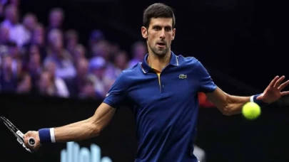 Djokovic, Avustralya Açık'ta yarı finale yükseldi