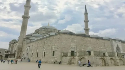 Fatih Camii’nde provokatif saldırı!