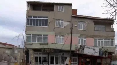İstanbul Ümraniye'de bina çöktü