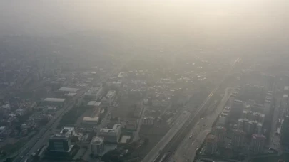 İzmir'de uçak seferlerine sis engeli