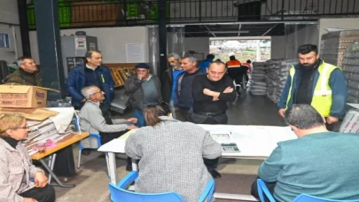 Karabağlar Belediyesi’nden üreticiye kesintisiz destek