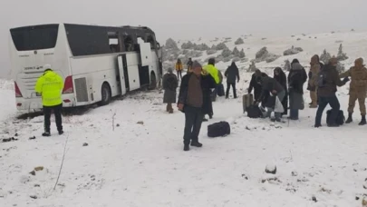 Kars'ta yolcu otobüsleri çarpıştı: Ölü ve yaralılar var