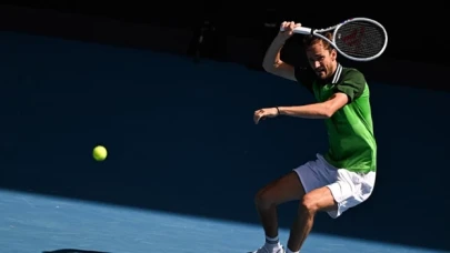 Medvedev, Avustralya Açık'ta yarı finale yükseldi