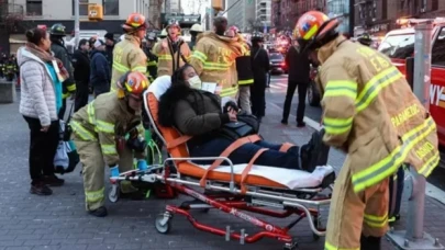 New York'ta iki metro treni çarpıştı! Çok sayıda yaralı var