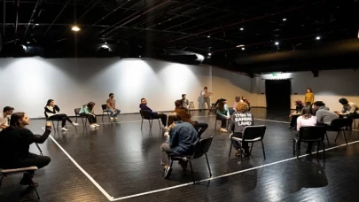 Nilüfer Gençlik Tiyatrosu yeni  ekiple yeni döneme başladı