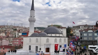 Yeniden inşa edilen Üsküdar Kıroğlu Cami ibadete açıldı