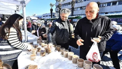 6 Şubat depreminde hayatını kaybedenler İzmir’de anıldı