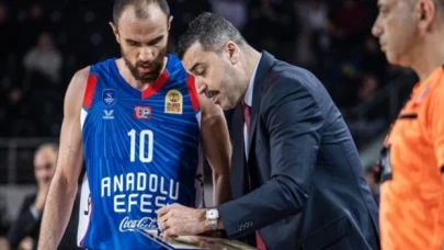 Anadolu Efes'te başantrenör Erdem Can ile yollar ayrıldı!
