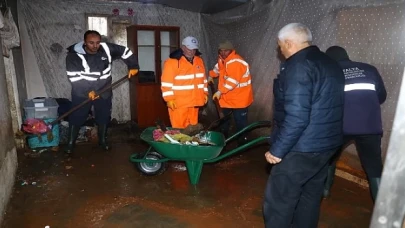 Antalya Büyükşehir 2 bin 403 personelle afetzedelerin yanında