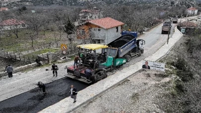 Antalya Büyükşehir’den İbradı’ya sıcak asfalt