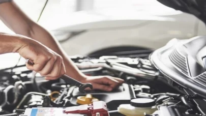 Arabası tamircide kayboldu