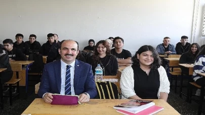 Başkan Altay: “Üniversiteye Hazırlanan ve Eğitim Desteğine Başvuran Öğrencilerimizin İkinci Ödemelerini De Yaptık”