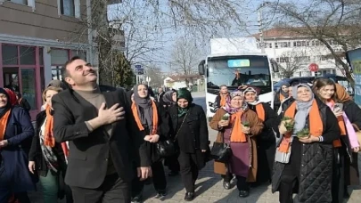 Başkan Özlü’ye Yeniköy Merkez Mahallesi’nde Sevgi Seli