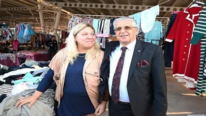 Başkan Topaloğlu’ndan pazar esnafına ziyaret
