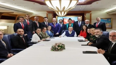 Bataklığı kuruttuk, sinekleri temizliyoruz