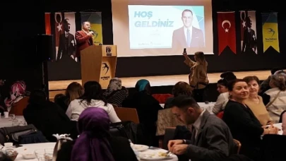 Beylikdüzü Belediye Başkanı Mehmet Murat Çalık,  Kadın ve Aile Hizmetleri Müdürlüğü tarafından düzenlenen kahvaltıda ailelerle buluştu