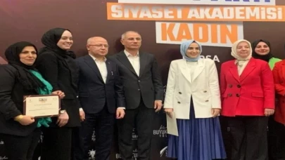 Bursa’da 20. dönem ‘Siyaset Akademisi Sertifika Töreni gerçekleşti