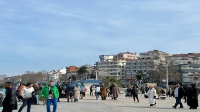 Düzce’de sıcak havayı fırsat bilen vatandaşlar sahile koştu