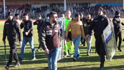 Hakemi yumruklayan futbolcu tutuklandı