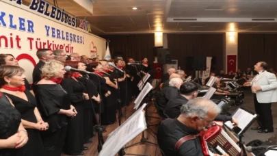 İstanbul Kültürler Korosu İzmit’te büyüledi