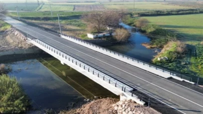 İzmir’in yolları köprülerle örüldü