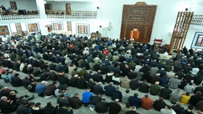 Kandil coşkusu camileri doldurdu