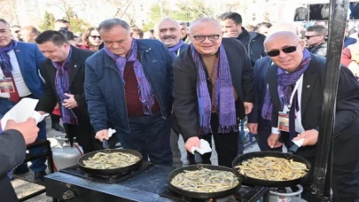 Karadenizliler Manisa’da hamsi festivalinde buluştular