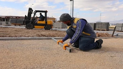 Karaman Belediyesi’nin projelerinden biri olan ve yapımında geri dönüşümden elde edilen materyallerin kullanıldığı Geri Dönüşüm Parkı’nda çalışmalar sürüyor
