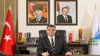 Kartepe Belediye Başkanı Av.M.Mustafa Kocaman, Kartepeli hemşehrilerinin ve tüm İslâm âleminin mübarek Berat Kandili’ni kutladı