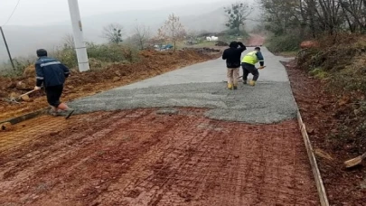 Kartepe Belediyesi Fen İşleri Müdürlüğü’ne bağlı ekipler ilçe genelinde üst yapı çalışmalarına aralıksız devam ediyor