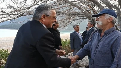 Kemer Belediye Başkanı Necati Topaloğlu, Çıralı’da vatandaşlarla halk toplantısında bir araya geldi