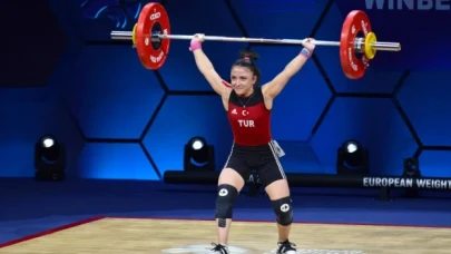 Milli halterci Cansu Bektaş, altın madalya kazandı