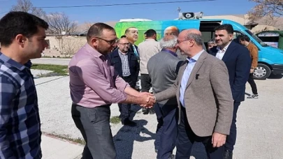 Selçuklu Belediye Başkanı Ahmet Pekyatırmacı, belediye hizmetlerini yerinde takip ve vatandaşlarla sohbet etmek için dış mahalleleri ziyaret etmeye devam ediyor