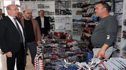 Selçuklu Belediye Başkanı Ahmet Pekyatırmacı saha ziyaretlerini sürdürüyor.  Başkan Pekyatırmacı bu kapsamda Tekstil Pazarı  esnafını ziyaret ederek onları dinledi.