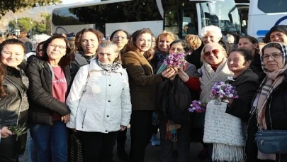 Sığacık Gezisi’ne Katılan Kadınlar Filiz Başkan Tarafından Karşılandı