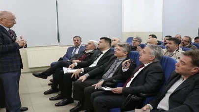 ”Süs Bitkileri Sektörü” Bayındır Meslek Yüksekokulunda bir araya geldi