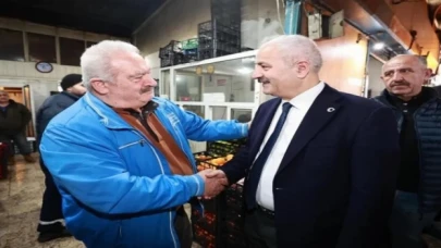 Zinnur Büyükgöz hal esnafına konuk oldu