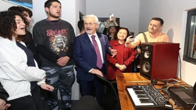 23 Nisan Müzik Stüdyosu açıldı
