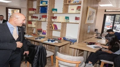 24 saat yaşayan kütüphane