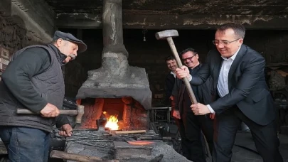 AK Parti Nevşehir Belediye Başkan Adayı Dr. Mehmet Savran,  “Birlik, beraberlik, kardeşlik ve dayanışma içerisinde tüm Nevşehirlileri kucaklayacağız.” dedi