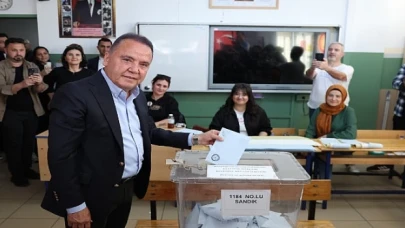 Antalya Büyükşehir Belediye Başkanı Muhittin Böcek oyunu kullandı