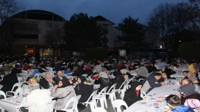 Ayar ailesi 1500 kişiyi iftarda ağırladı