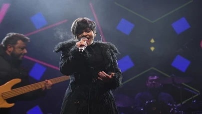 Aydilge şarkıları ve enerjisi ile Bursa’yı salladı