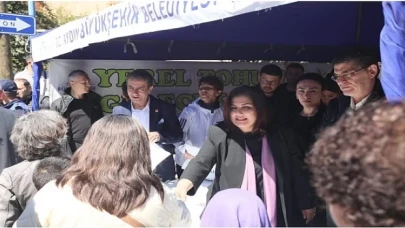 Aydın Büyükşehir Belediye Başkanı Özlem Çerçioğlu, Ata Tohumlarından üretilen fidelerin dağıtımını Efeler’in Kurtuluş Mahallesi’nde kurulan Pazar Pazarı’nda gerçekleştirdi