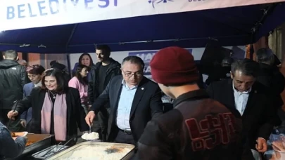 Aydın Büyükşehir Belediye Başkanı Özlem Çerçioğlu, Efeler ilçesinin Kemer Mahallesi’nde vatandaşlarla iftarda buluştu