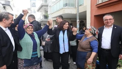 Aydın Büyükşehir Belediye Başkanı Özlem Çerçioğlu, Efeler’de kurulan Çarşamba Pazarı’nı ziyaret etti