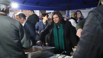 Aydın Büyükşehir Belediye Başkanı Özlem Çerçioğlu, Efeler’in Çeştepe Mahallesi’nde Büyükşehir Belediyesi tarafından düzenlenen iftara katıldı
